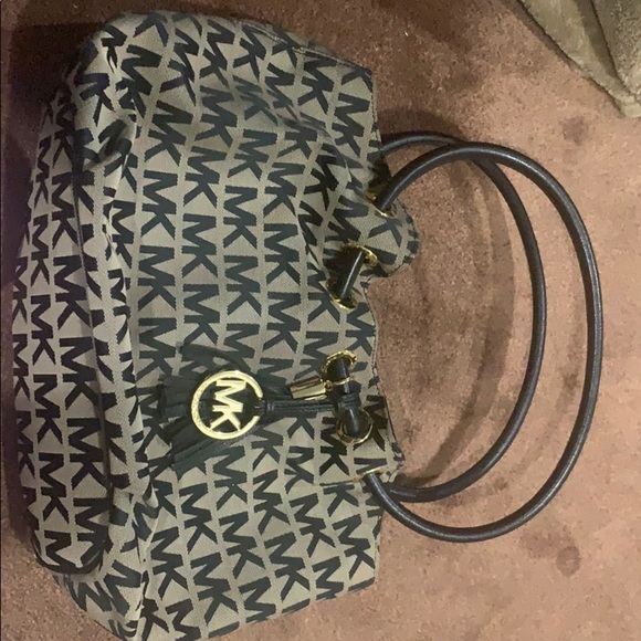 Michael Kors.purse . - Picture 1 of 2